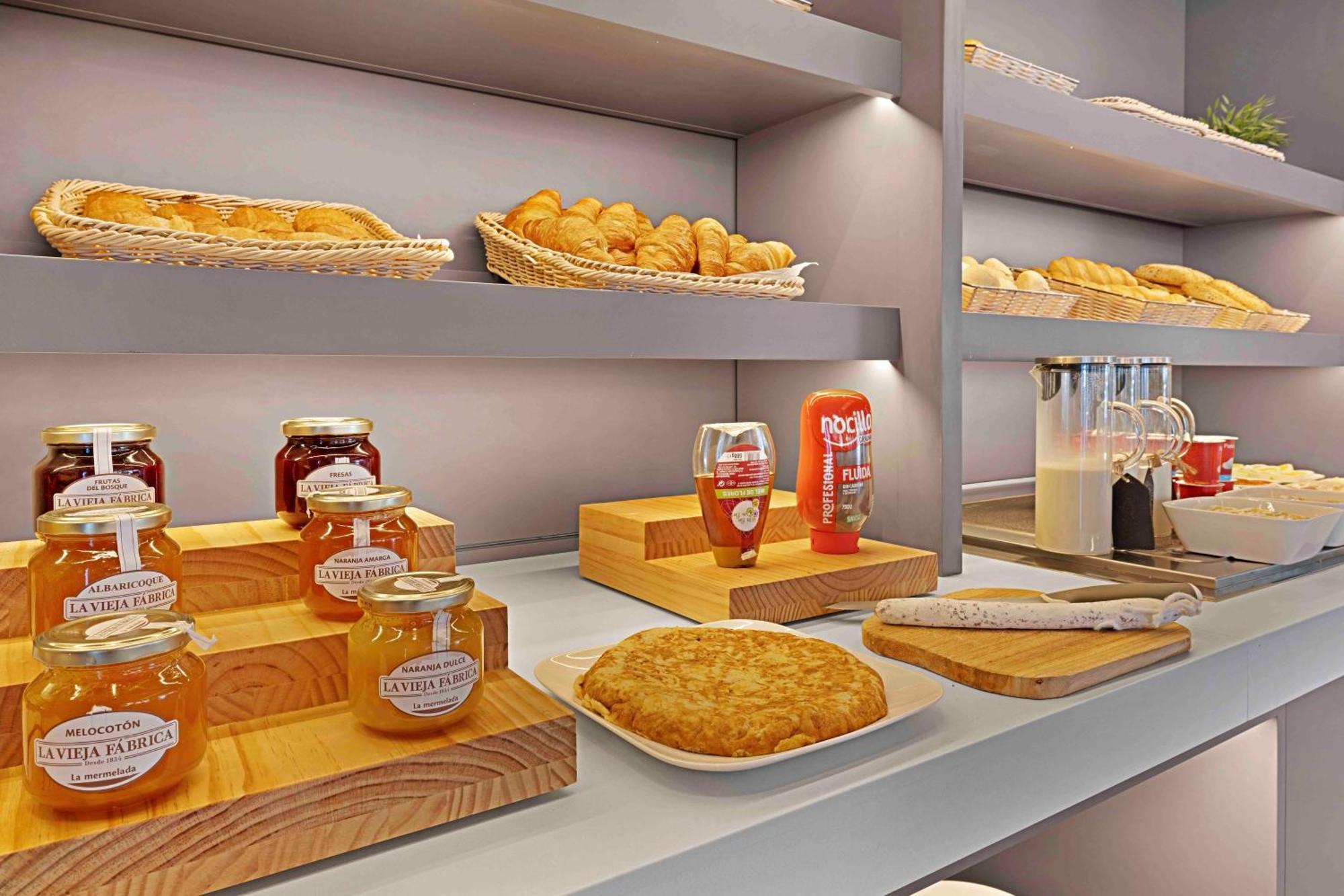 B&B Hotel Figueres Figueres  Ngoại thất bức ảnh