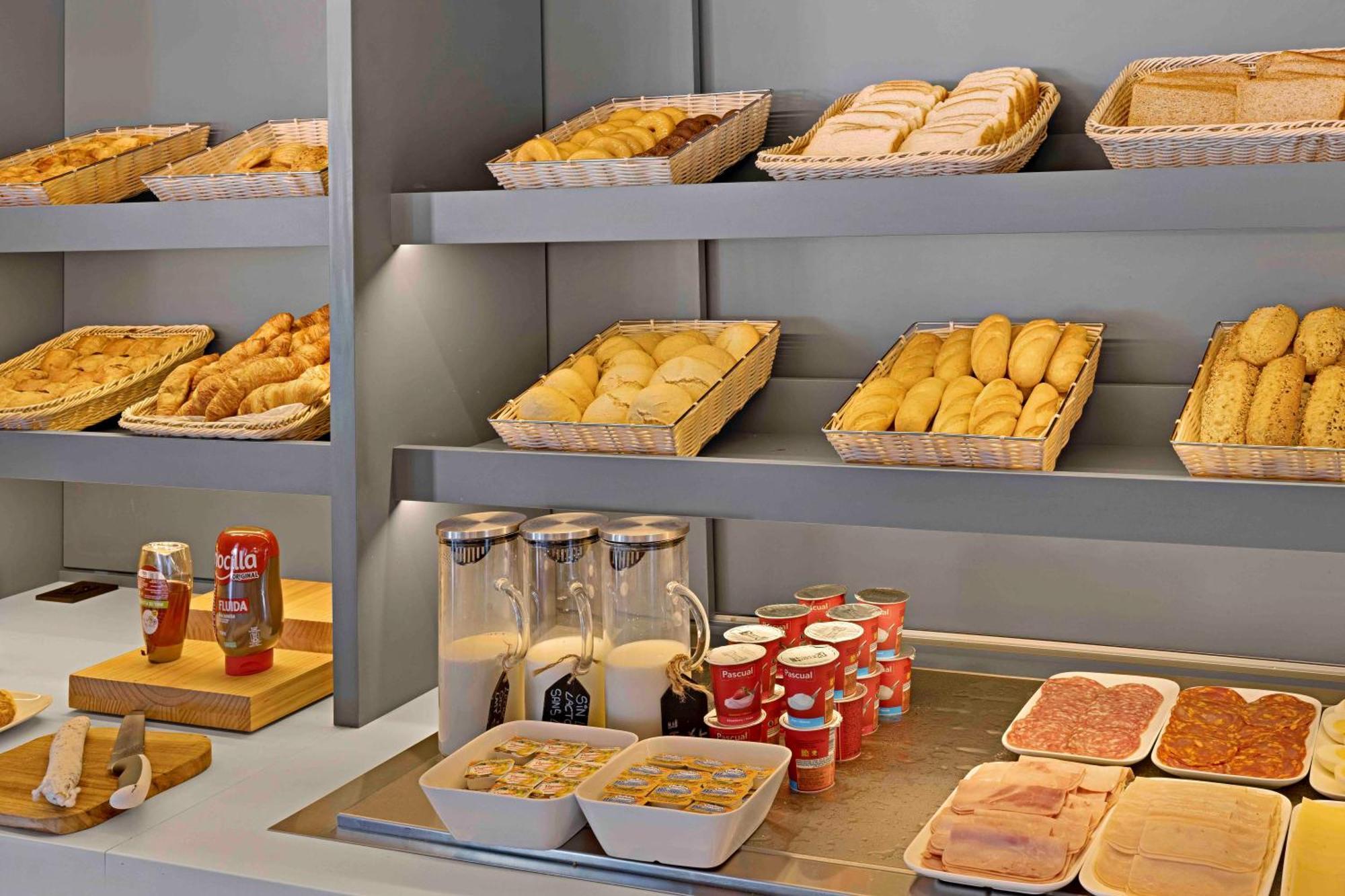 B&B Hotel Figueres Figueres  Ngoại thất bức ảnh